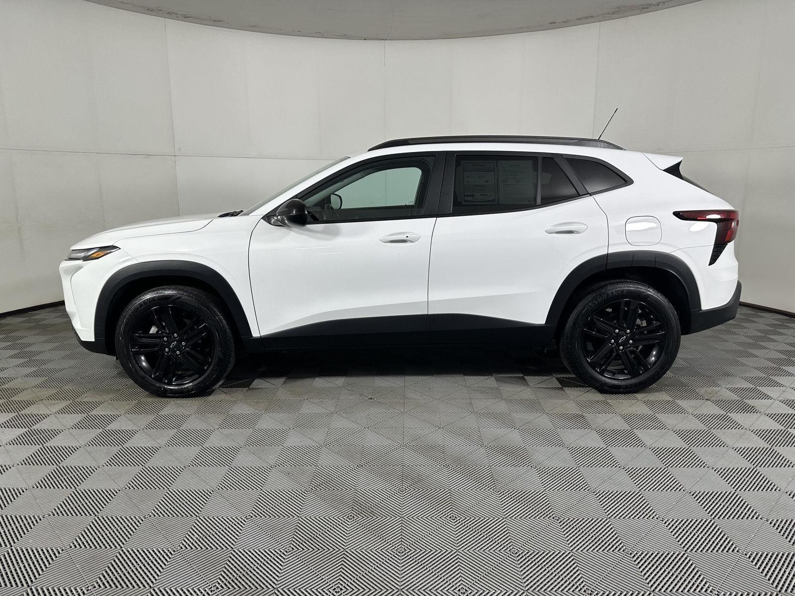 Used 2024 Summit White Chevrolet ACTIV image 14