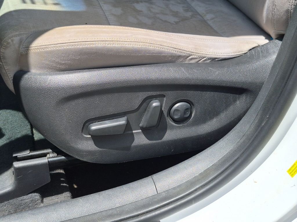 Used 2016 White Hyundai Sport image 17