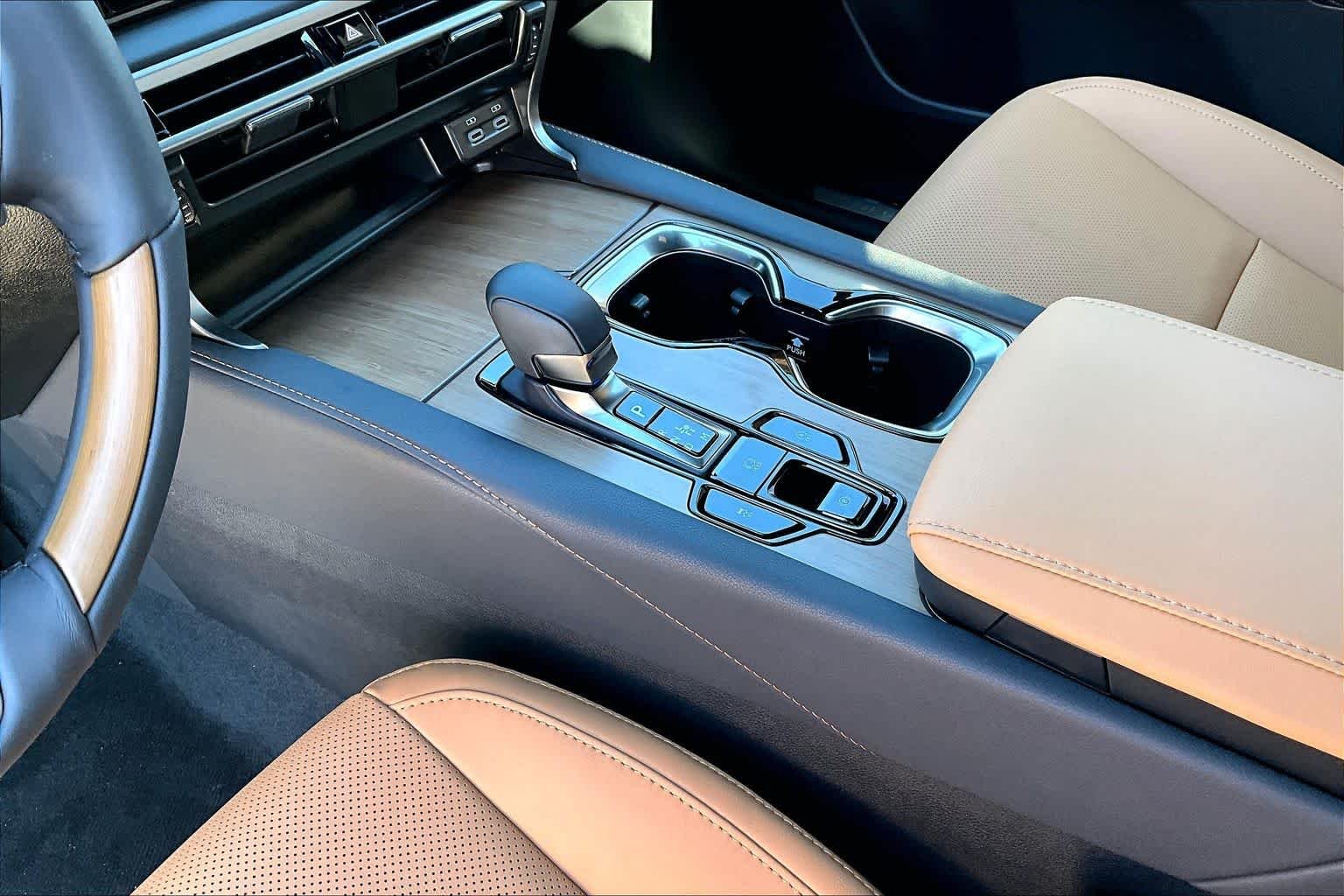 New 2026 Eminent White Pearl Lexus PREMIUM image 7