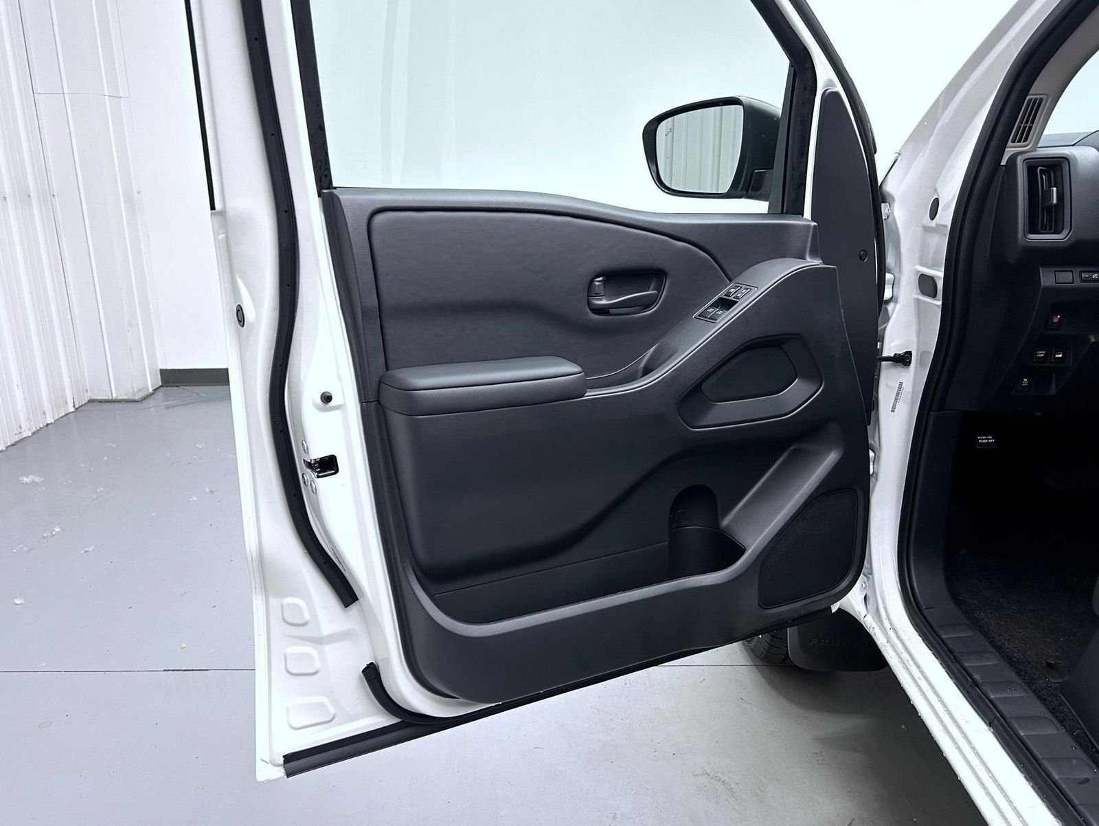 New 2026 Glacier White Nissan S image 9