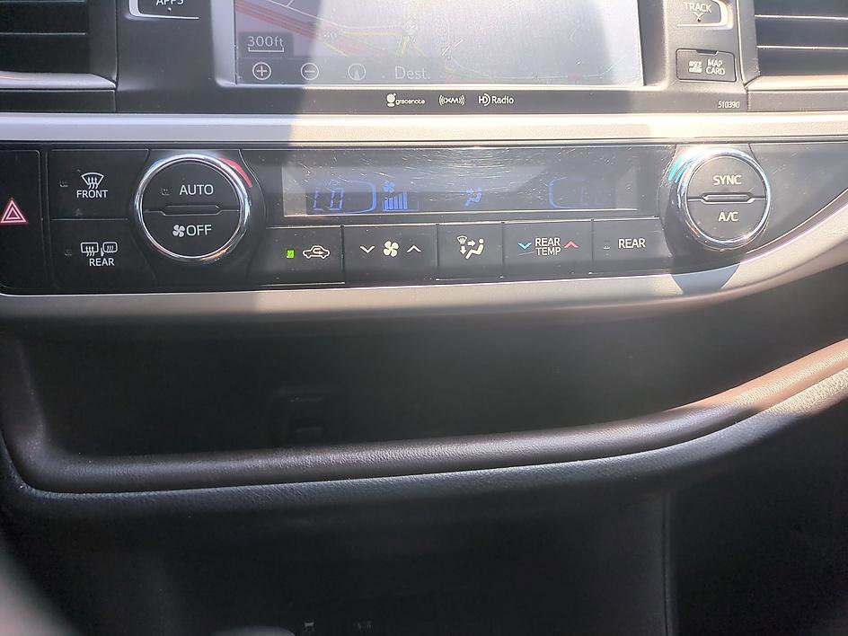 Used 2019 CELESTIAL SILVER METALLIC Toyota SE image 23