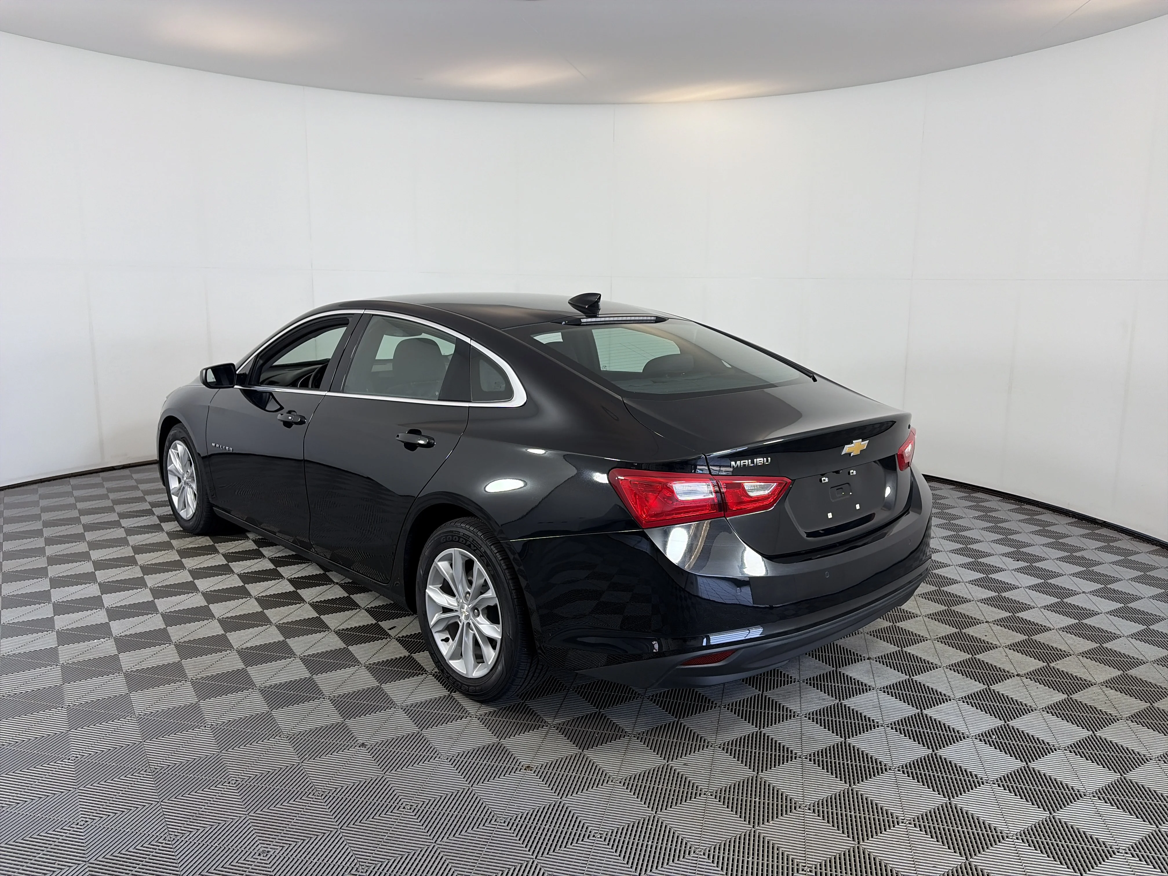 Used 2024 Mosaic Black Metallic Chevrolet 1LT image 4