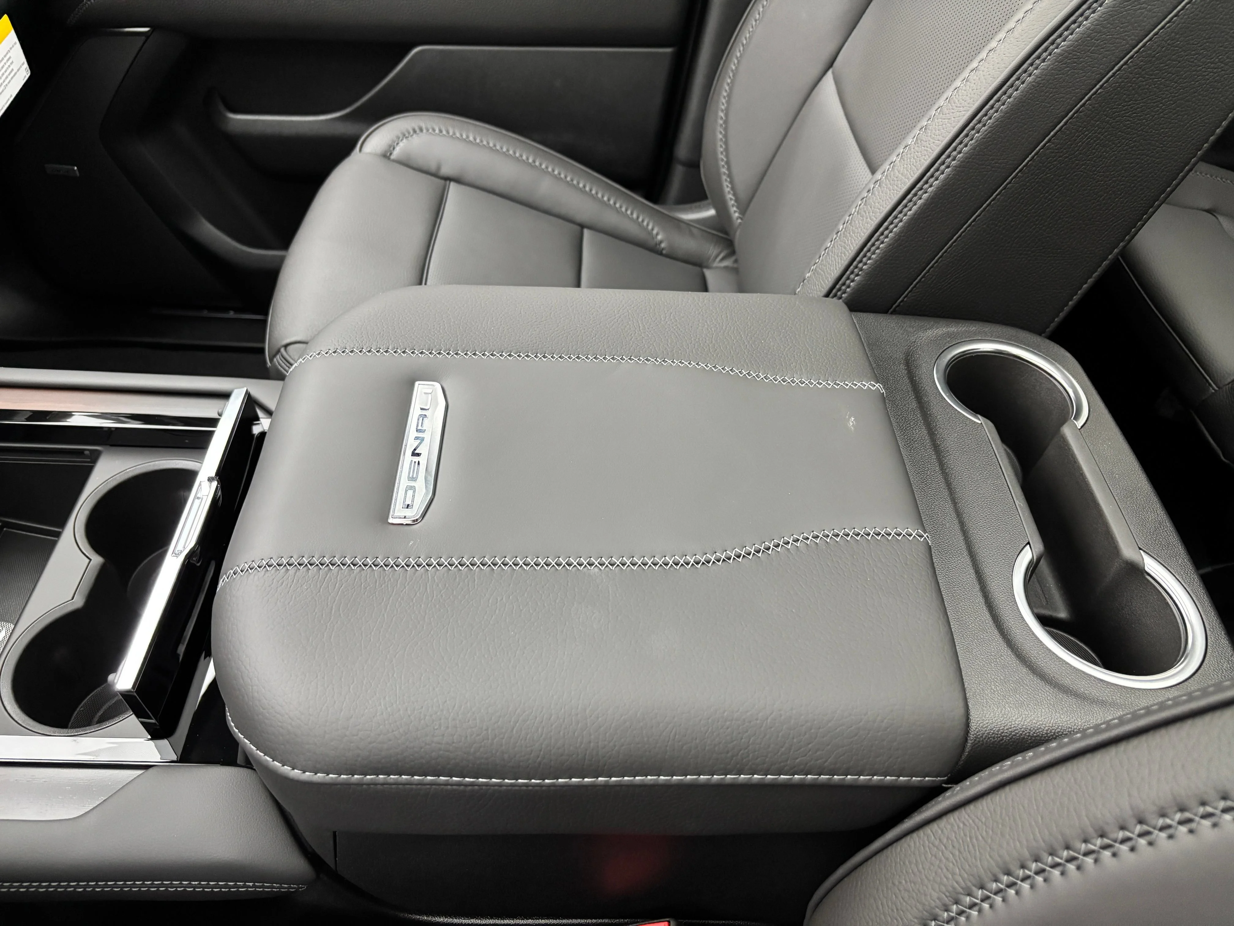 2026 GMC Yukon XL Denali - Photo 35