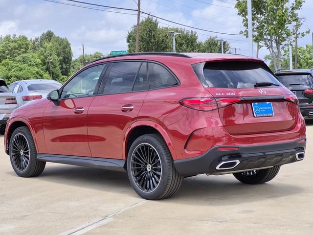 New 2026 MANUFAKTUR Patagonia Red Metallic Mercedes-Benz GLC 300 image 4