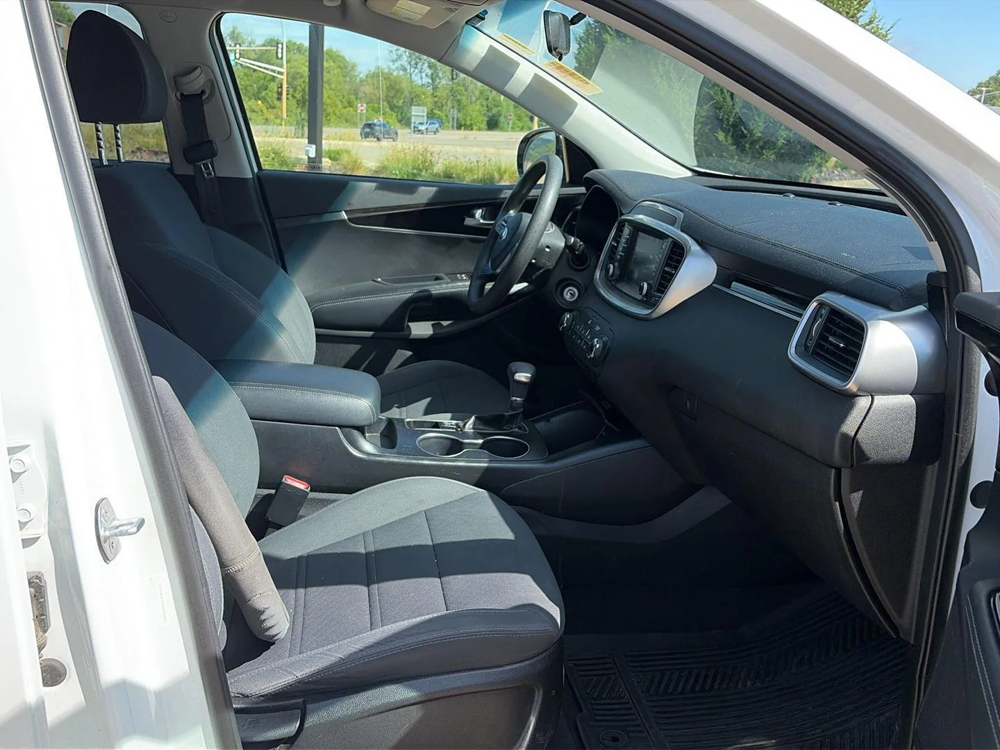 Used 2019 White Kia LX image 33