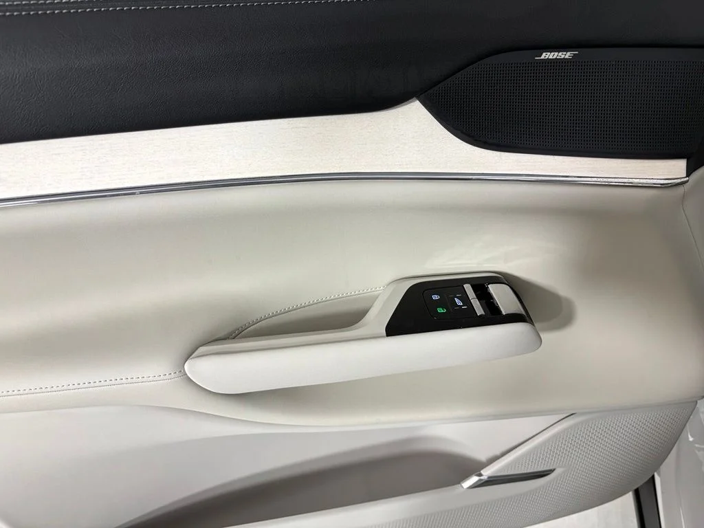 New 2026 Crystal White Volvo Plus image 19