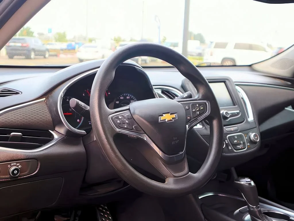 2016 Chevrolet Malibu 1LT - Photo 14