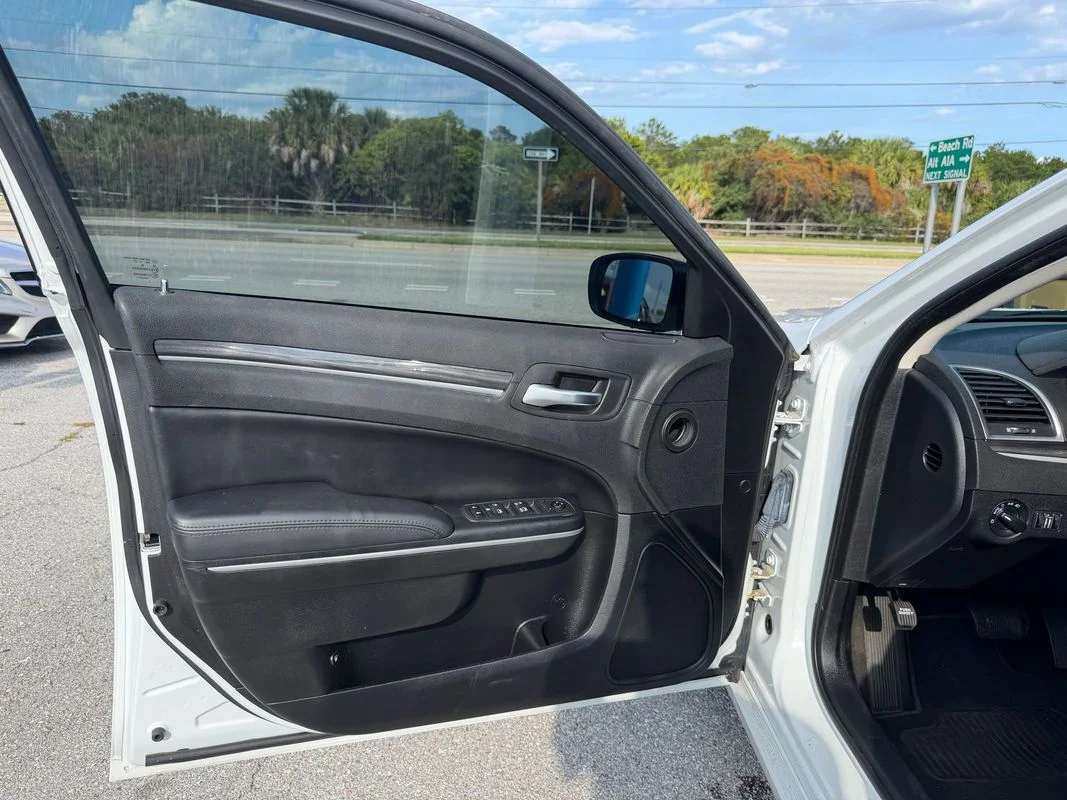 Used 2019  Chrysler Touring image 20