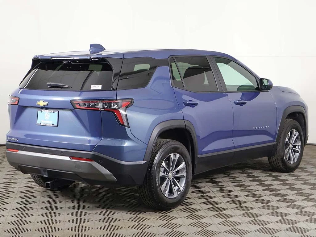 Used 2025 Lakeshore Blue Chevrolet LT image 11