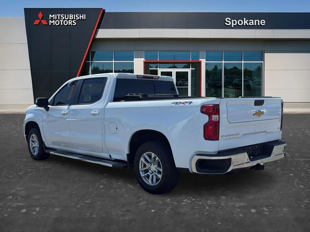 Used 2024 Summit White Chevrolet LT image 5