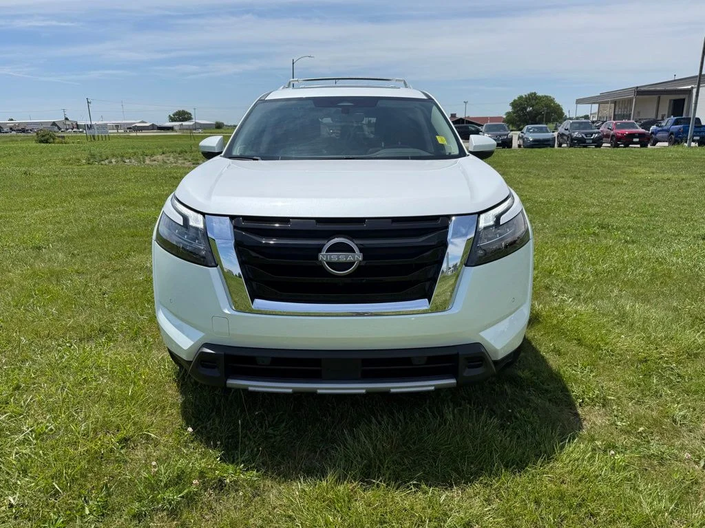 Certified Used 2025 White Pearl Nissan SL image 2