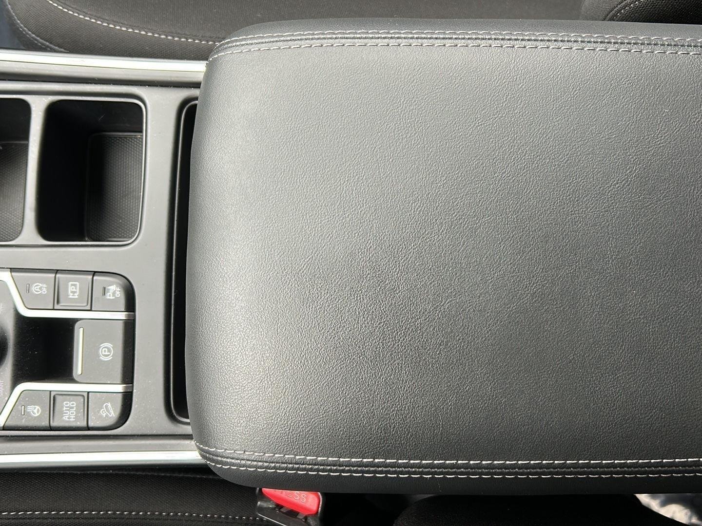 2023 Kia Sorento LX - Photo 13