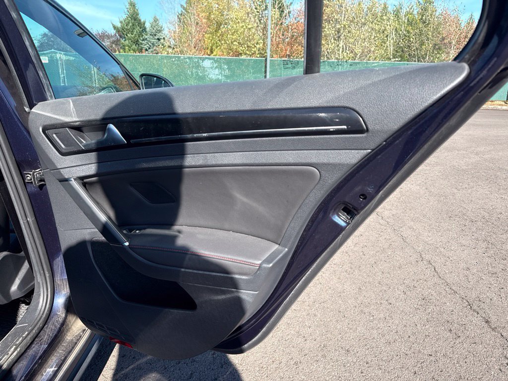 Used 2015 Night Blue Metallic Volkswagen 2.0T SE image 23