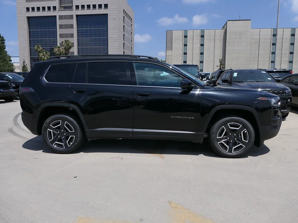 New 2026 Diamond Black Crystal Pearl Coat Jeep Limited 4x4 image 2