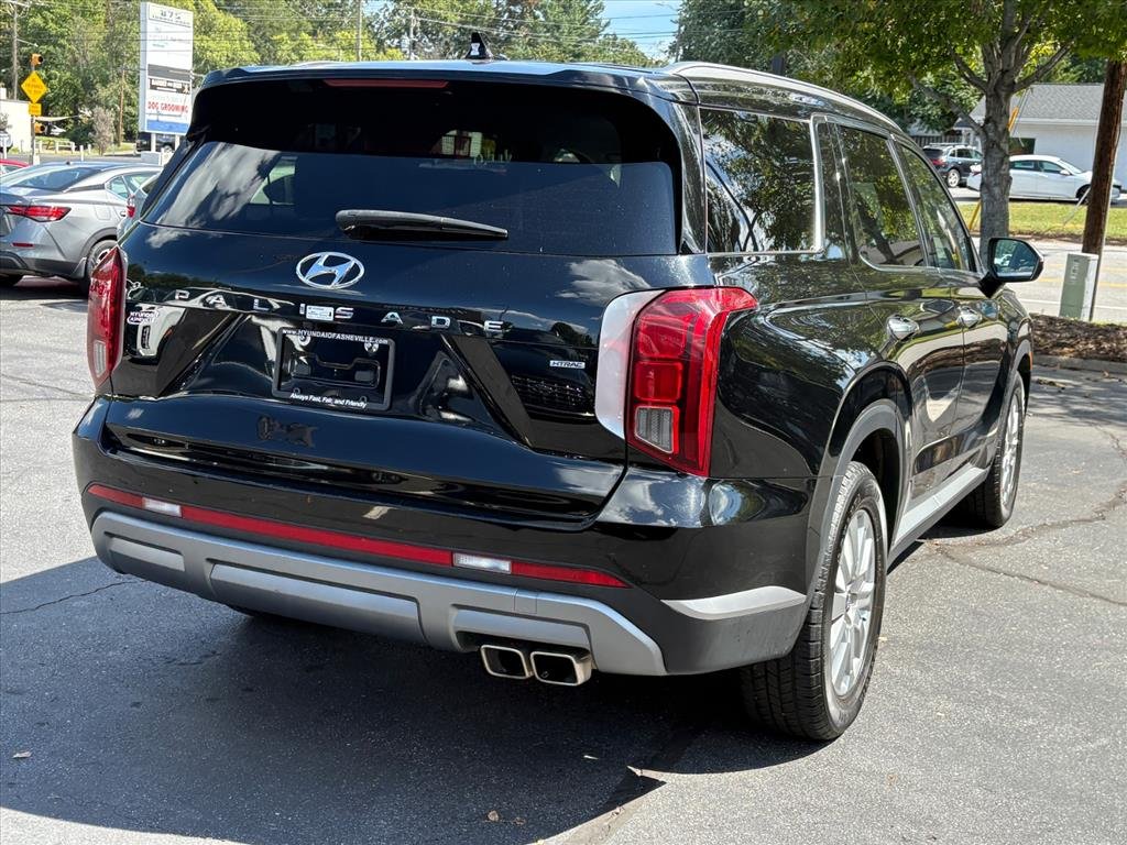 Certified Used 2024 Abyss Black Pearl Hyundai SEL 7 Passenger image 5