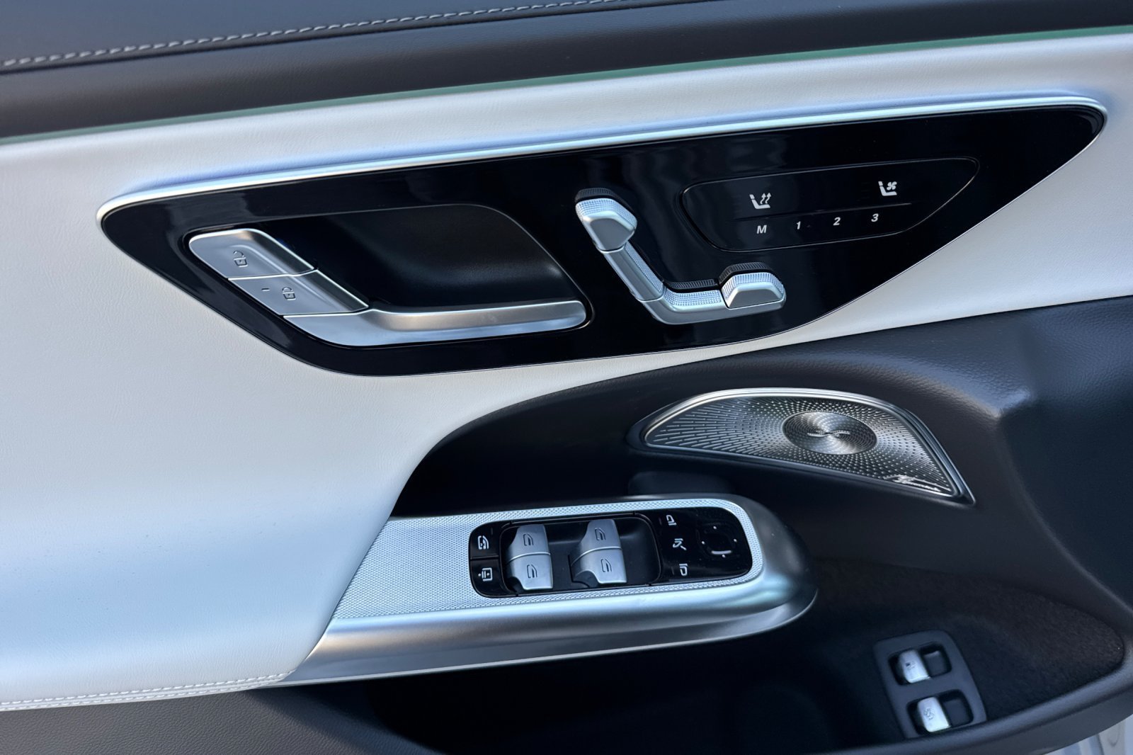 New 2027 MANUFAKTUR Alpine Grey Mercedes-Benz E 53 AMG® image 23
