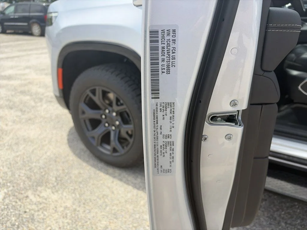 New 2026 Silver-Zynith Exterior Paint Jeep Upland image 38
