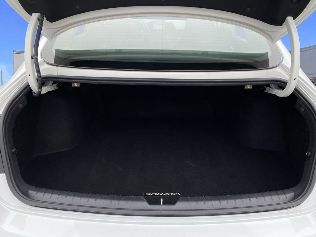 Used 2022 Quartz White Hyundai SEL Plus image 31