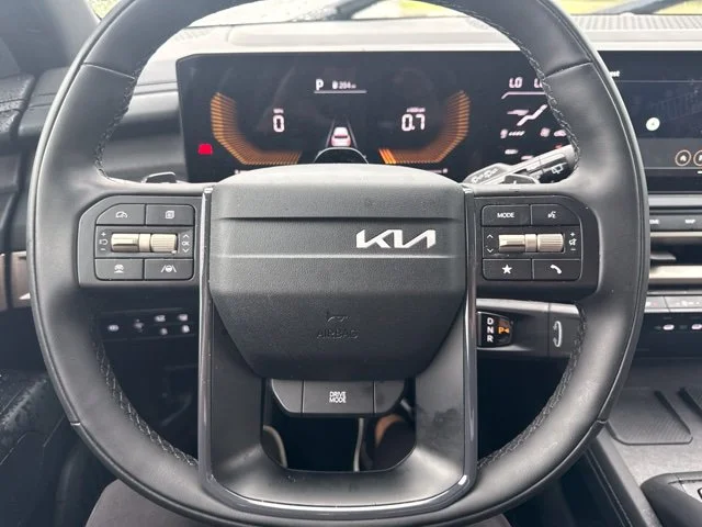 Used 2027 White Kia EX image 11