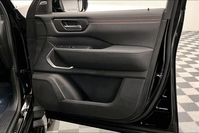 New 2026 Super Black Nissan Platinum image 38