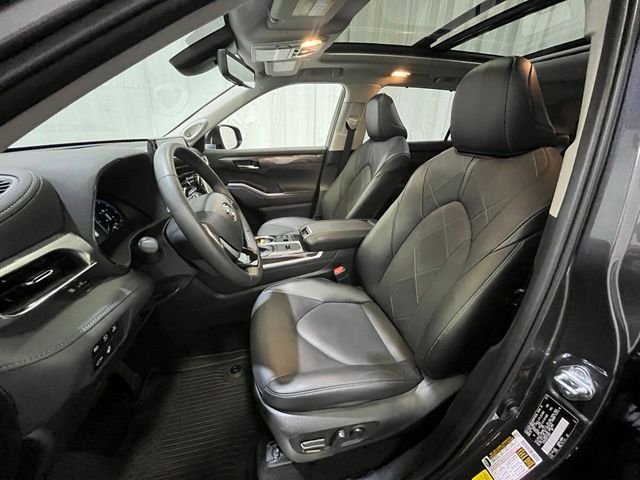 Used 2023 Gray Toyota Platinum image 10