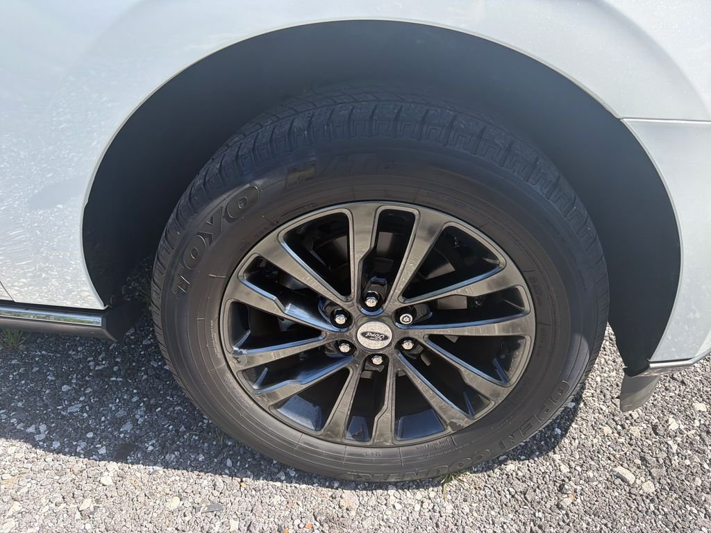 Used 2021 White Metallic Ford Limited image 19