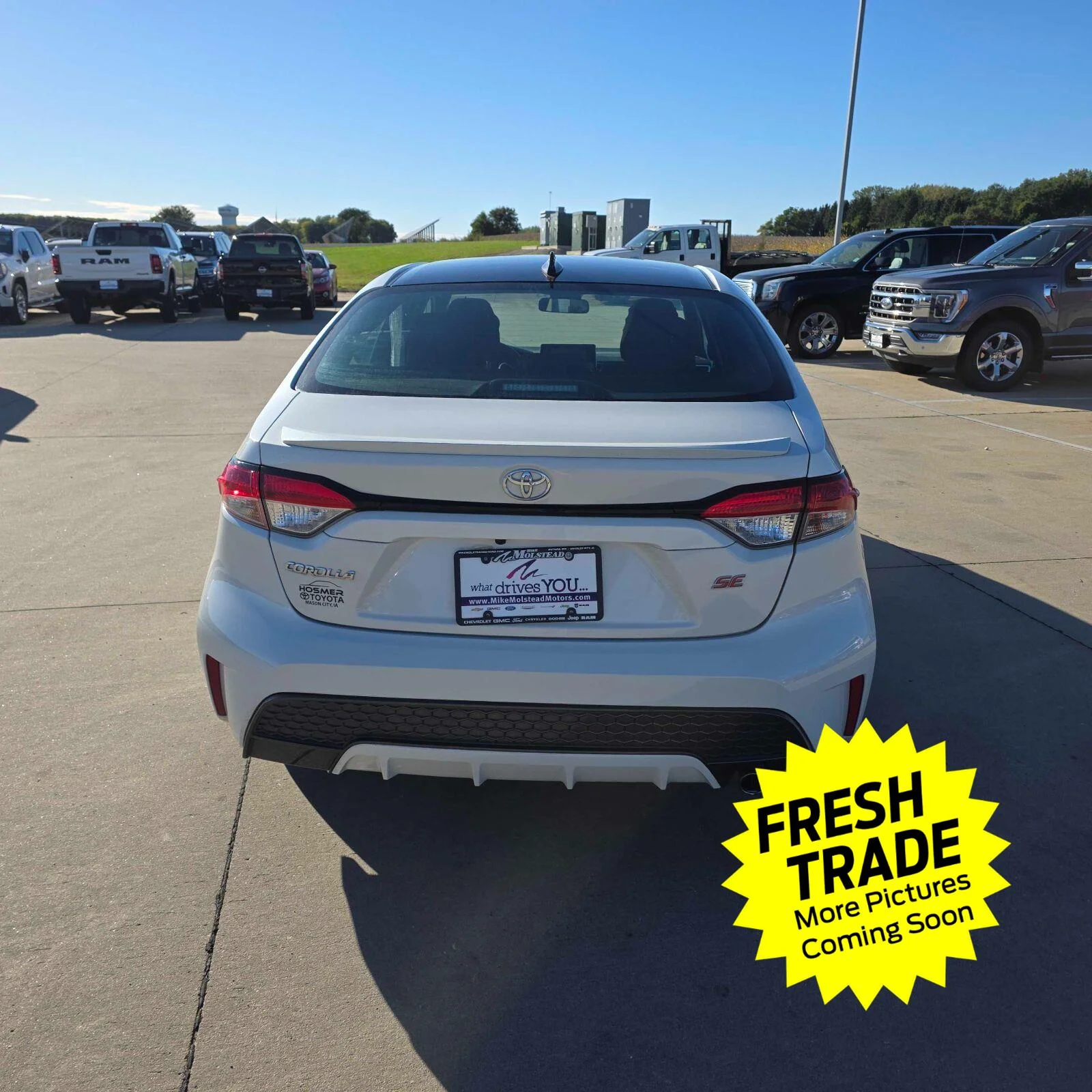 Used 2021 Blizzard Pearl w/Black Sand Pearl Roof Toyota SE image 11