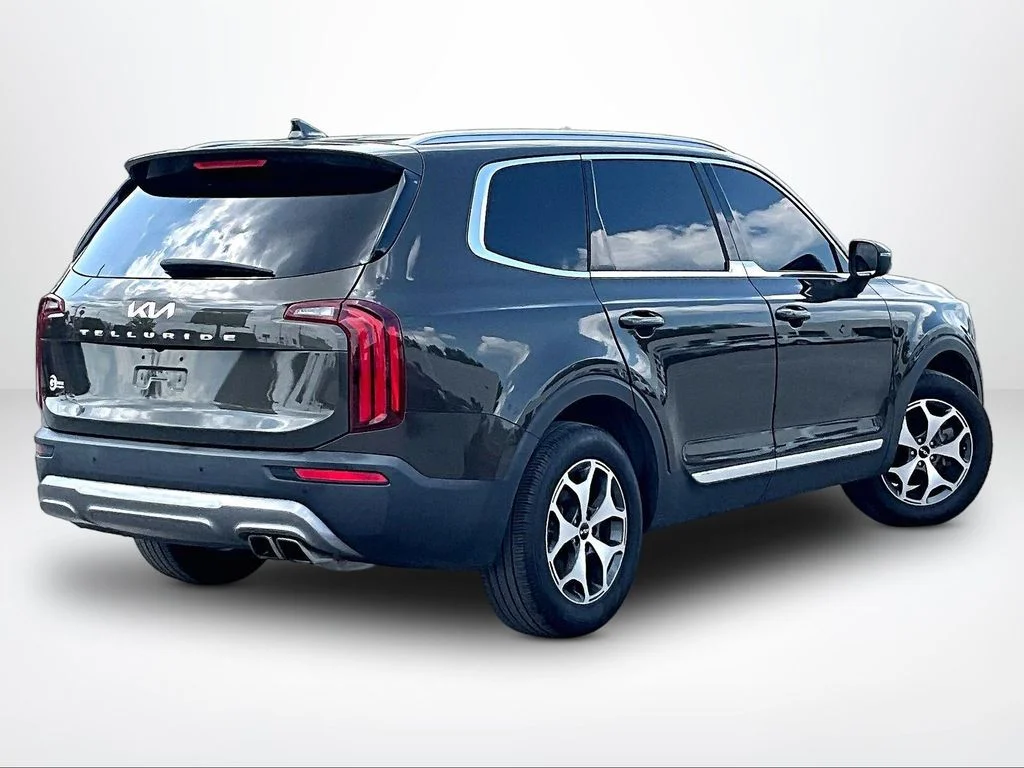 Used 2022 Green Kia EX image 3