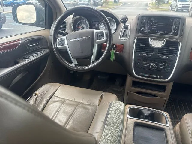Used 2013 Beige Chrysler Touring image 20