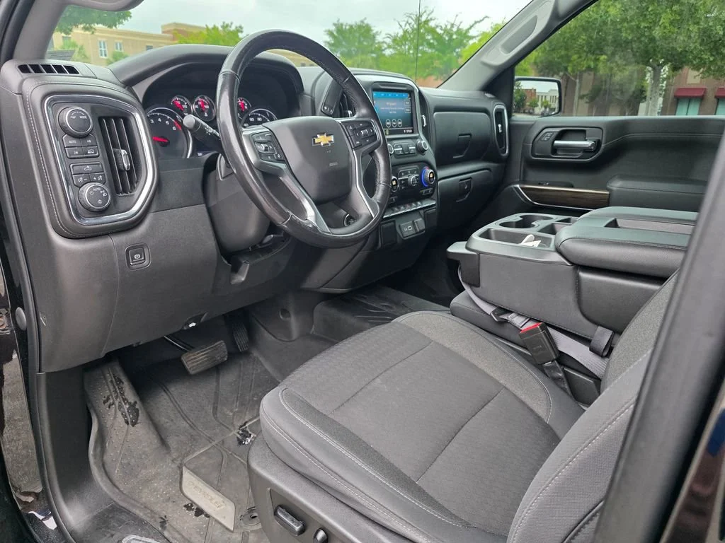 Used 2020 BLACK Chevrolet LT image 11