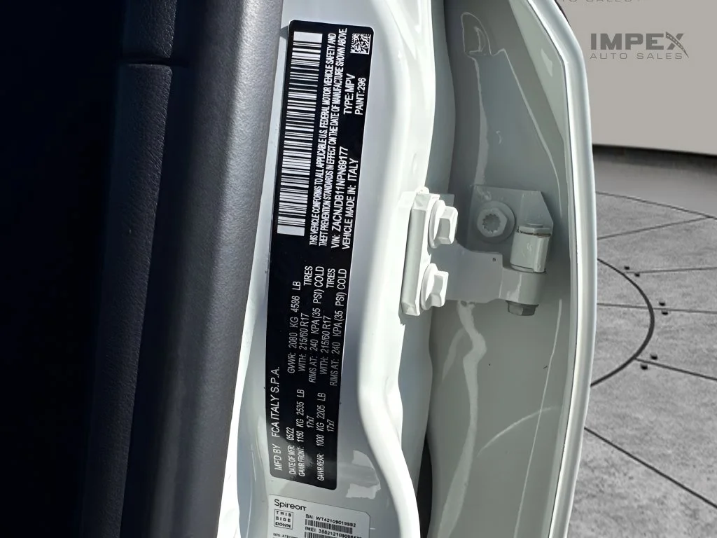 Used 2022 White Jeep Latitude image 30