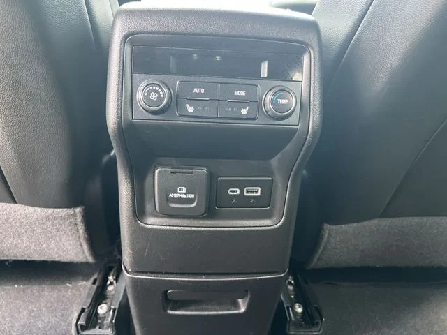 Used 2020 White GMC SLT image 40