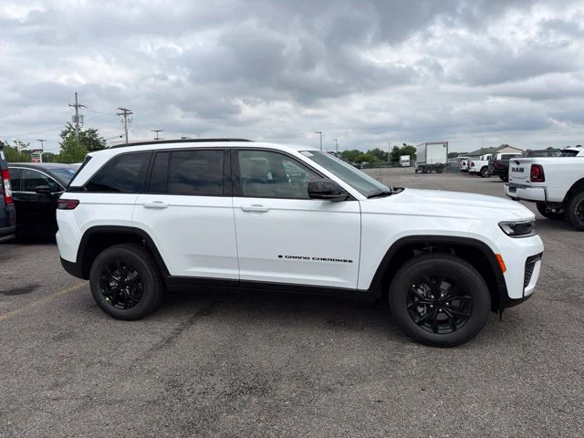 New 2026 White Jeep Altitude image 2
