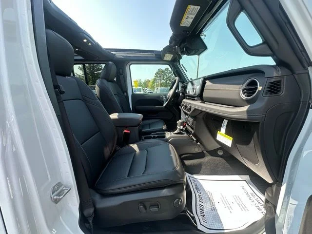 2025 Jeep Wrangler 4-Door Sahara - Photo 32