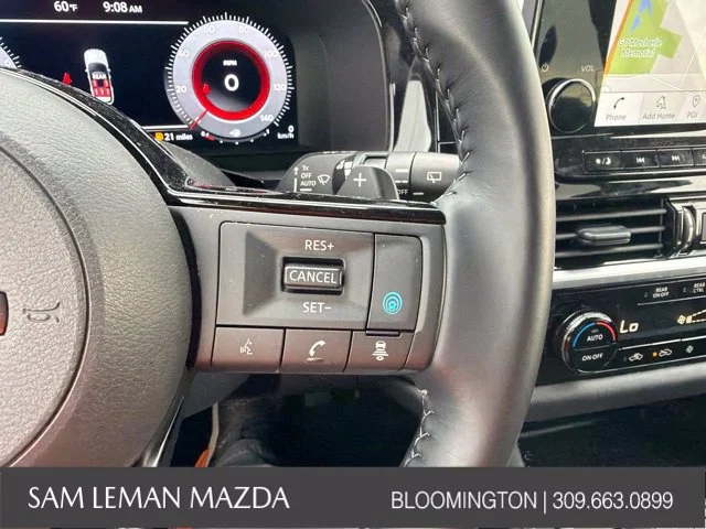 Used 2025 Black Nissan Platinum image 25