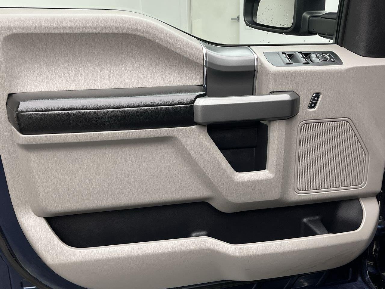 Used 2016 Blue Jeans Metallic Ford XLT image 7