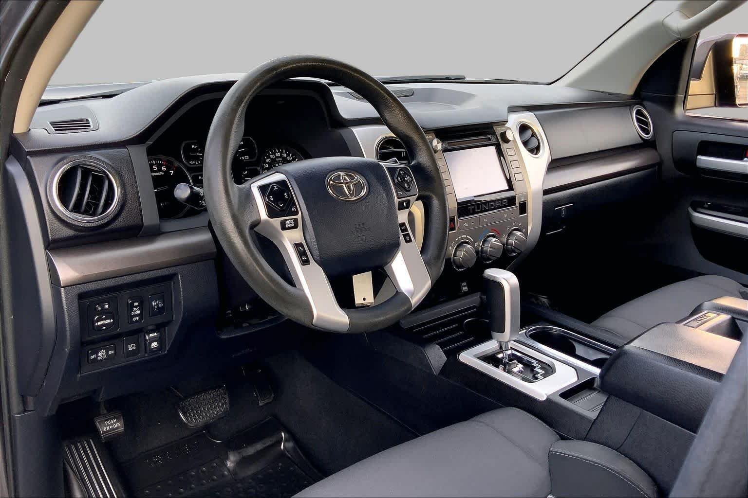 Used 2018 Magnetic Gray Metallic Toyota SR5 image 18