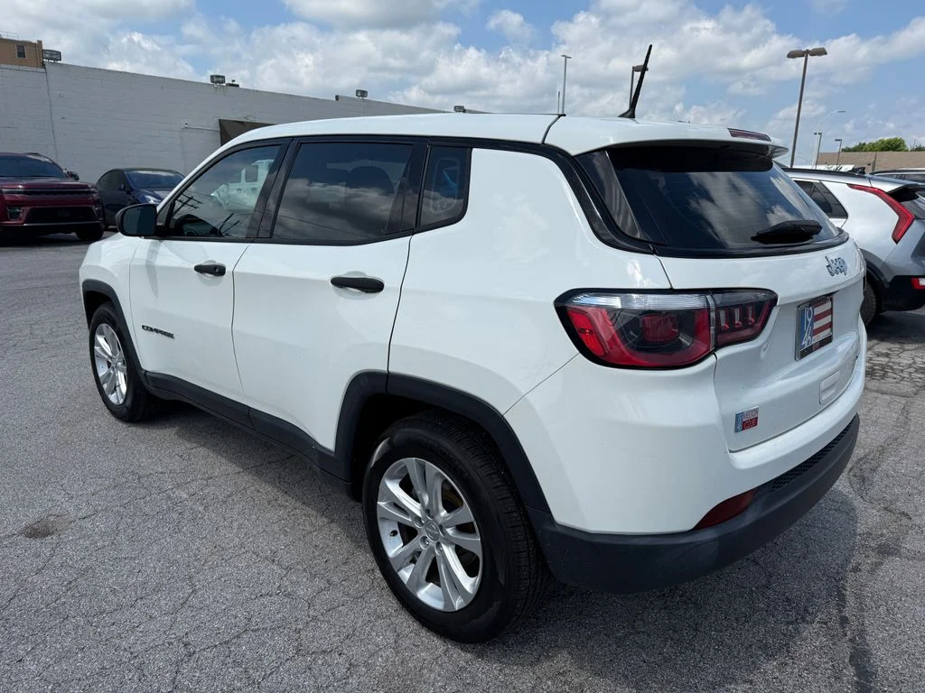 Used 2018 White Jeep Sport image 21
