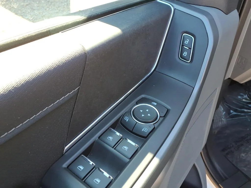 Used 2025 White Ford XLT image 32