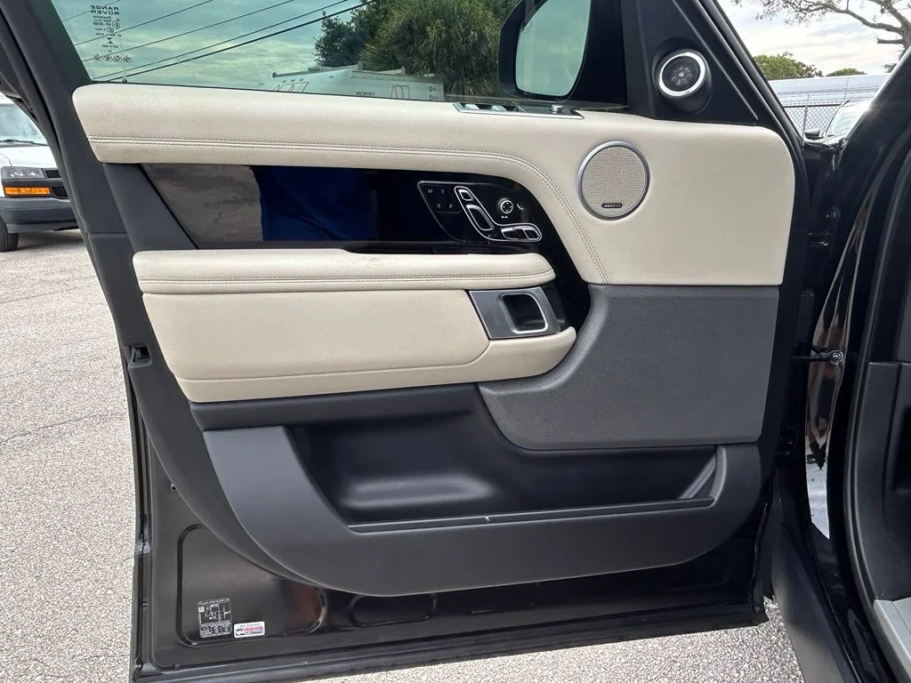 Used 2020 Santorini Black Land Rover HSE image 34
