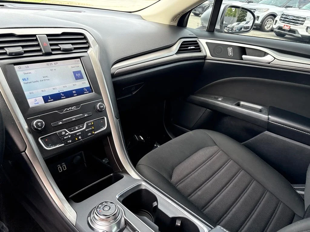 Used 2019 Silver Ford SE image 19