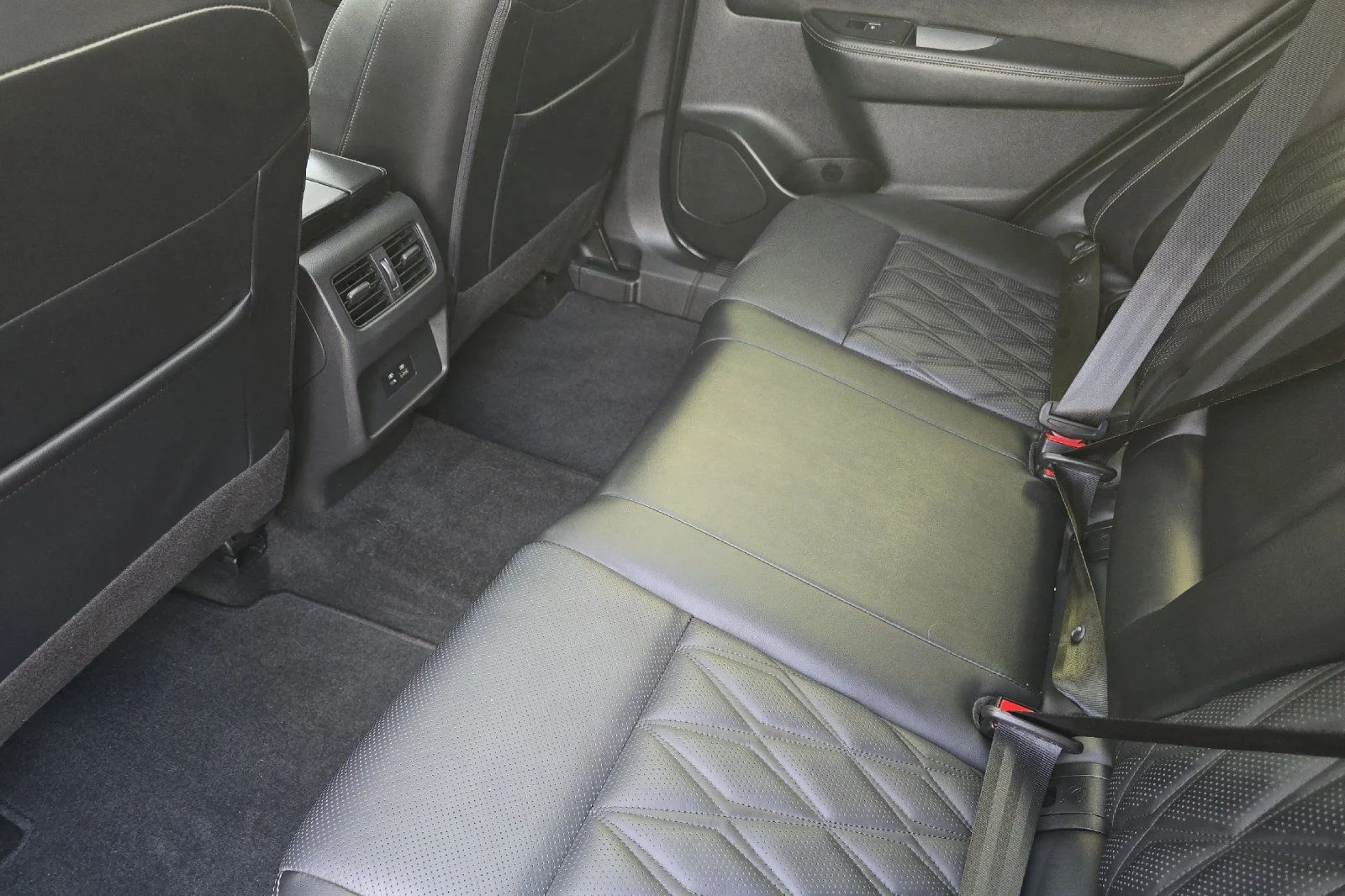 Used 2023 White Nissan Platinum image 12