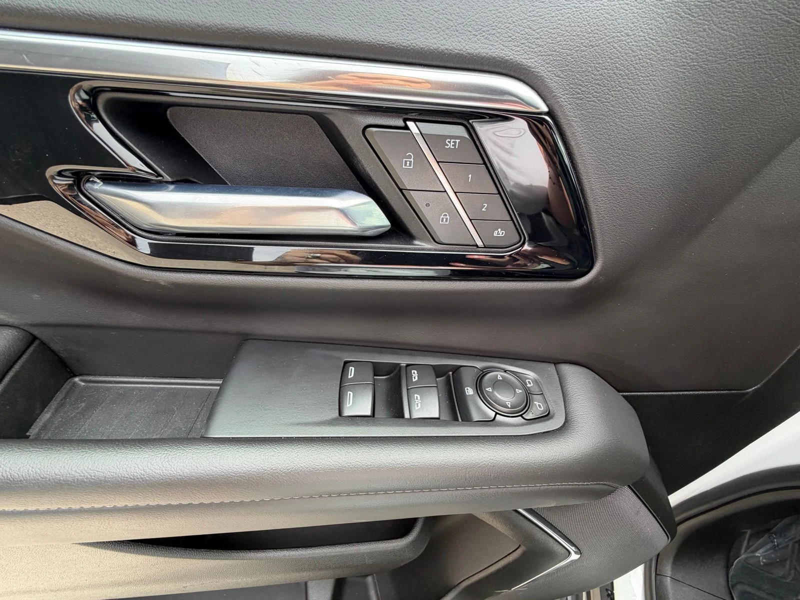 Used 2025 White Chevrolet LT image 13