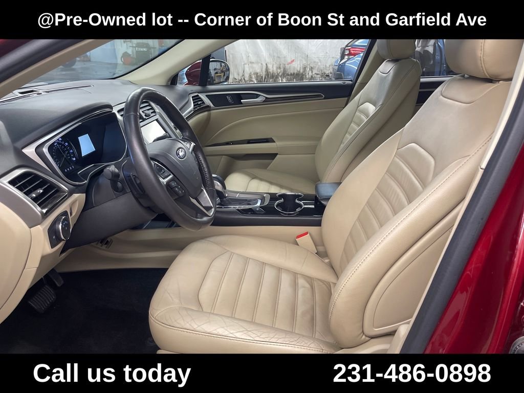Used 2016 Red Ford SE image 14