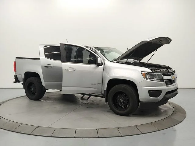 Used 2018 Silver Chevrolet LT image 9