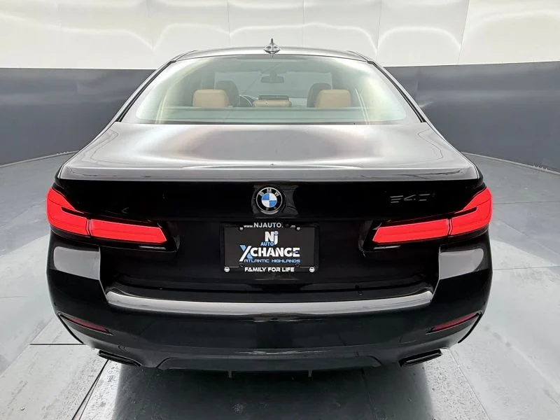 Used 2022  BMW 540i xDrive Sedan 4D image 11