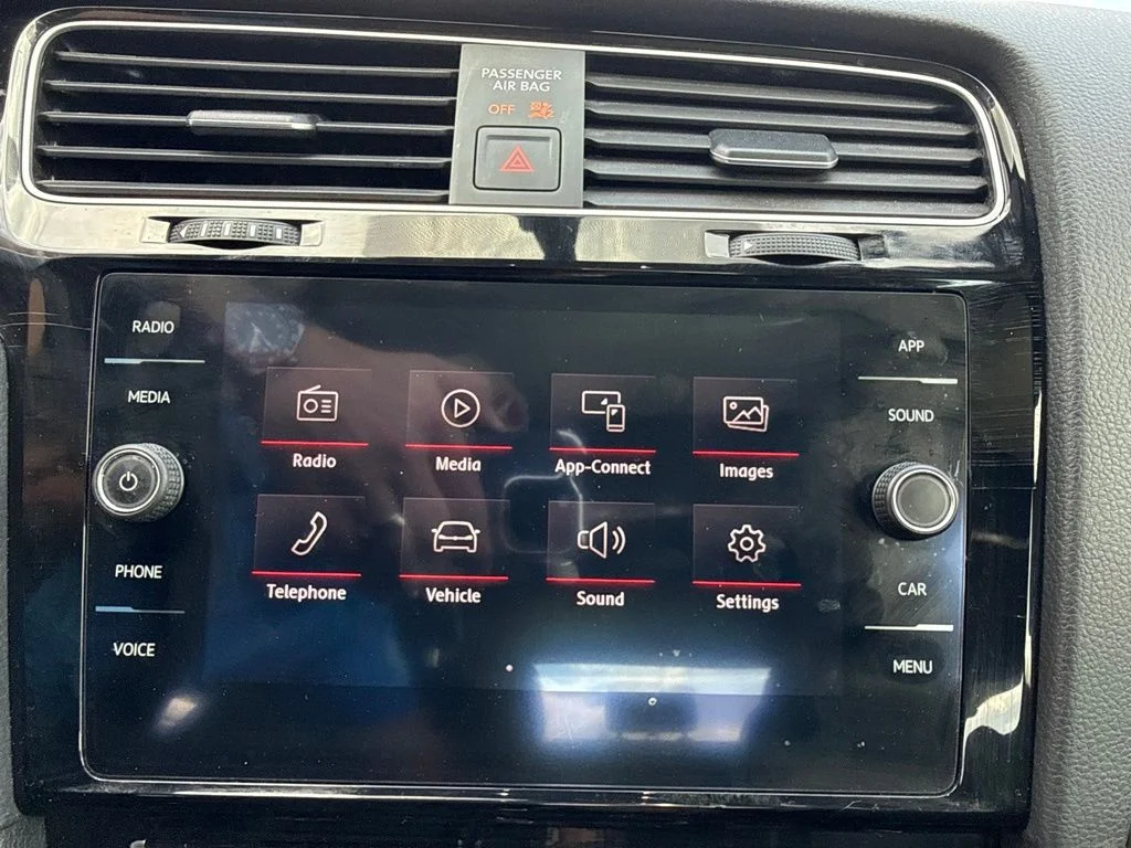 Used 2019 Night Blue Metallic Volkswagen 2.0T SE image 14