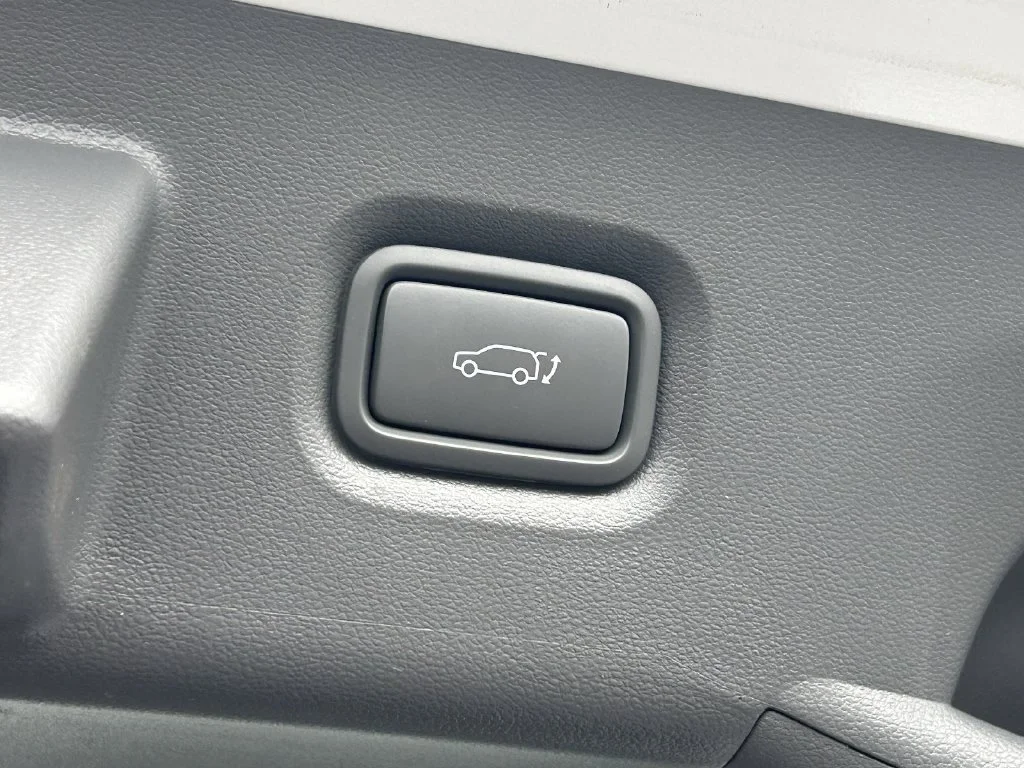Used 2024 White Hyundai SEL image 13