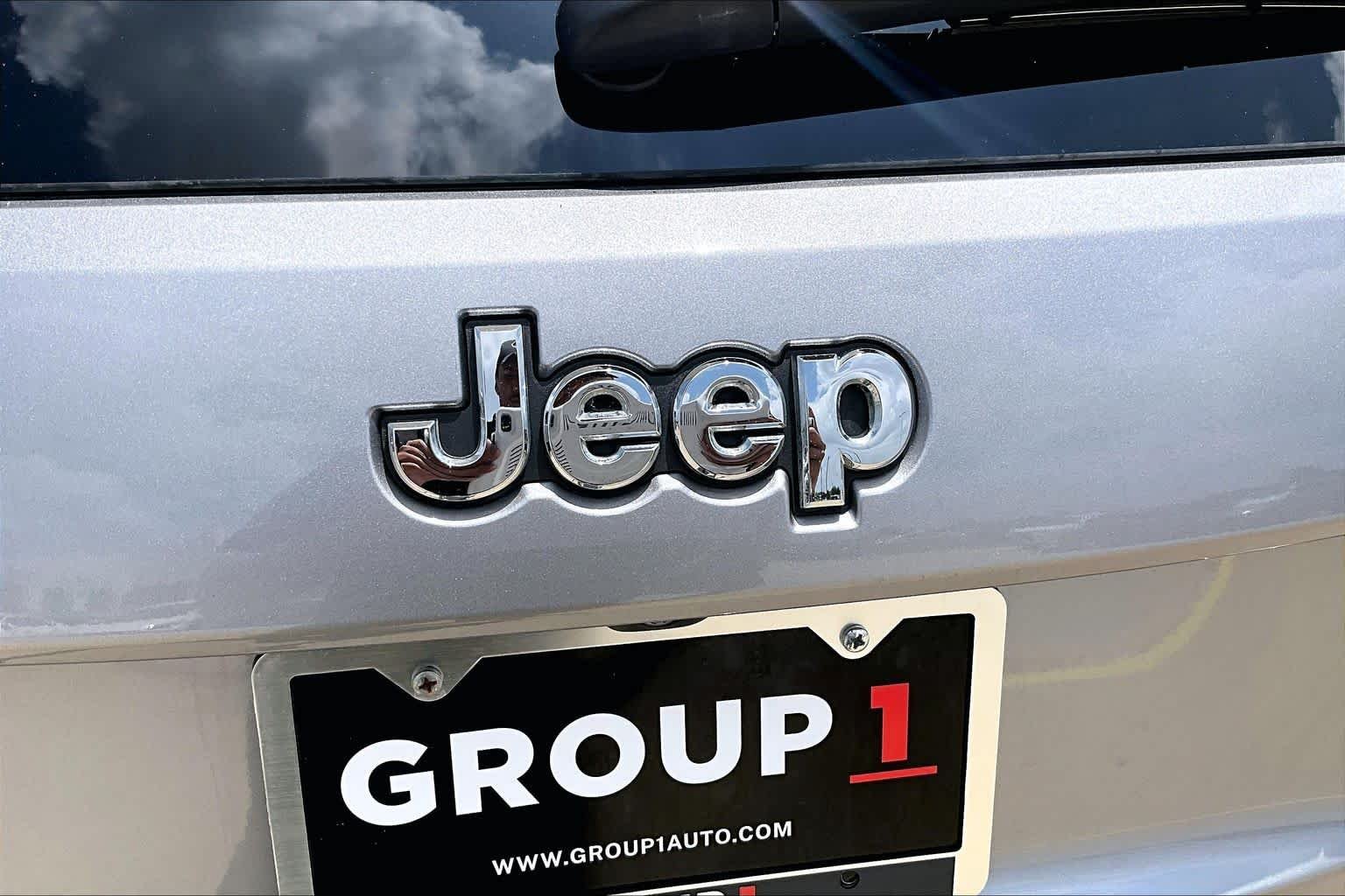 Used 2014 Billet Silver Metallic Clearcoat Jeep Limited image 9