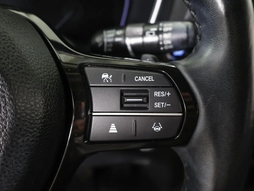 Used 2023 White Honda EX-L image 45